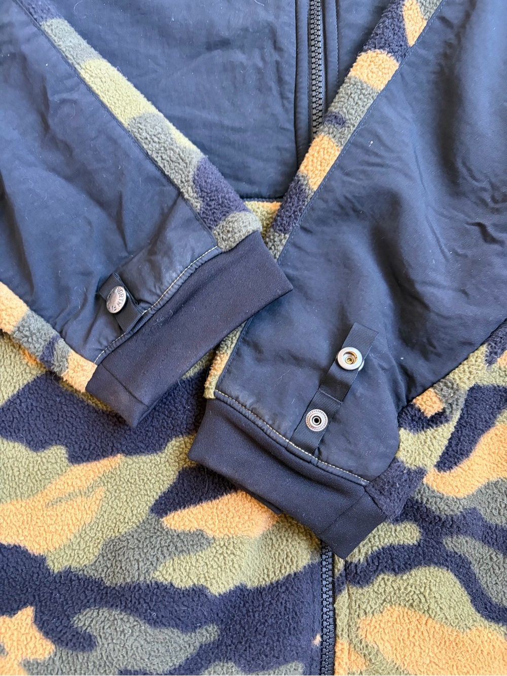 Men’s The North Face Denali-style fleece jacket in a bold black + woodland camo - Picture 9 of 9